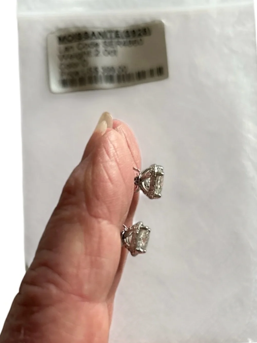 2.0 ct Moissanite S925 Sterling Silver White Stud Earrings - Classic Sparkle - Picture 3 of 3